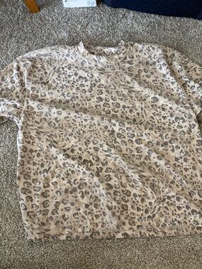 Hollister Beige and Gray Leopard Print heavyweight boxy crop fit